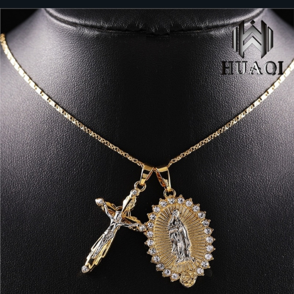 18 karat gold plated Crystal rhinestone cross pendant & 18 inch Chain